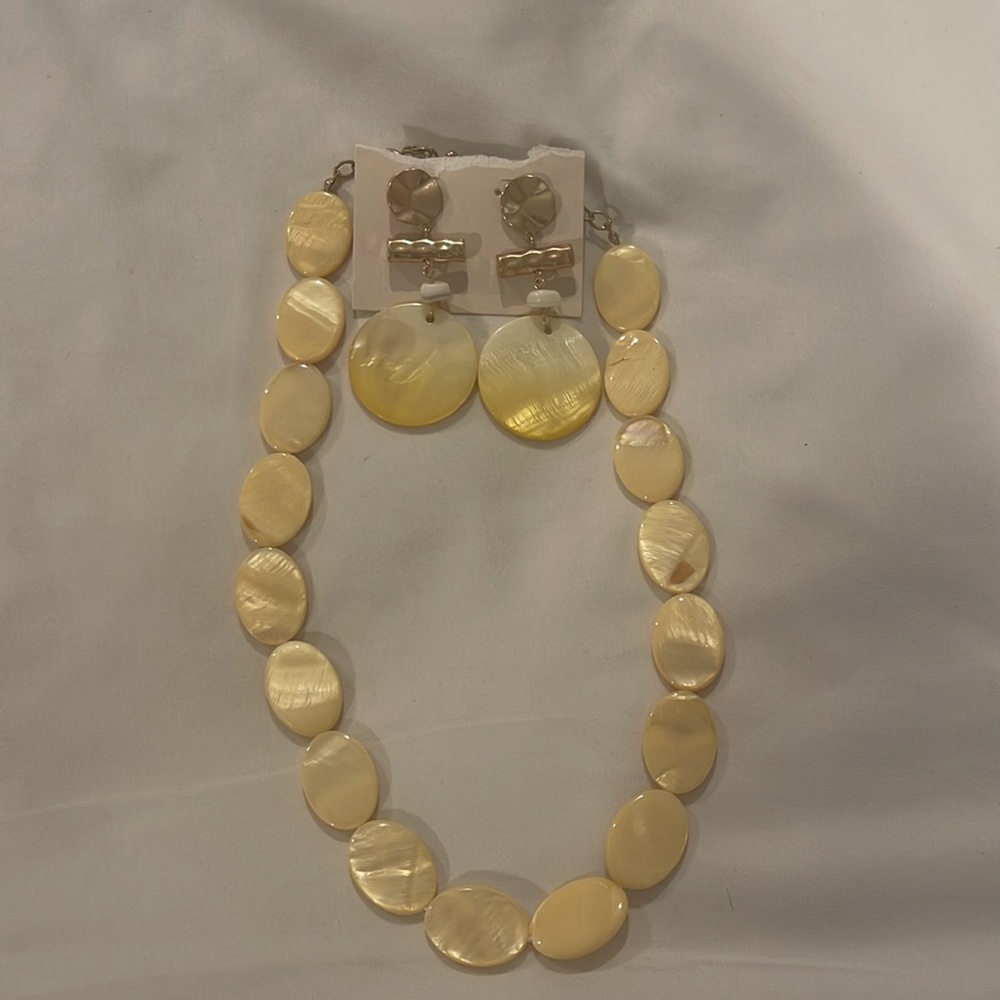 Yellow gold matching necklace earring set